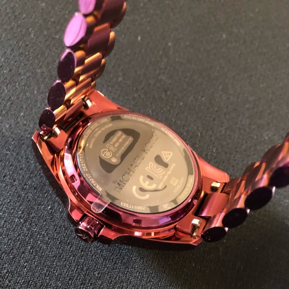 💜Michael Kors Access Bradshaw Smartwatch Purple💜 - Picture 4 of 6